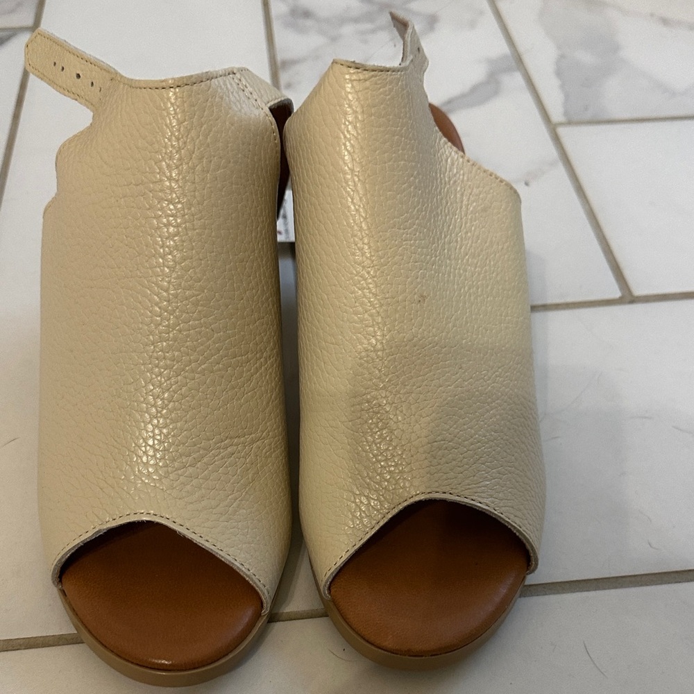 Chic Cream Leather Women's Mules